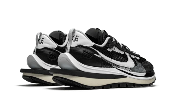 nike vaporwaffle sacai black white