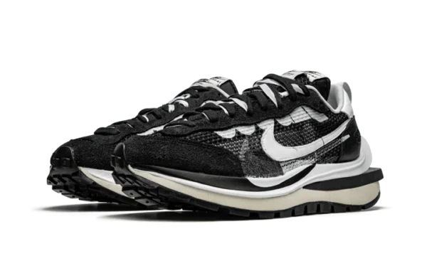 nike vaporwaffle sacai black white